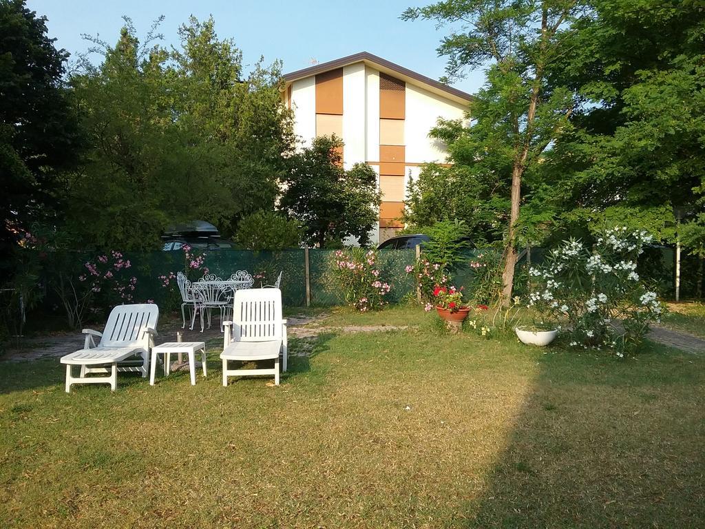 Casa Marialuigia - Appartamenti Solo Per Famiglie Лидо-ди-Езоло Экстерьер фото